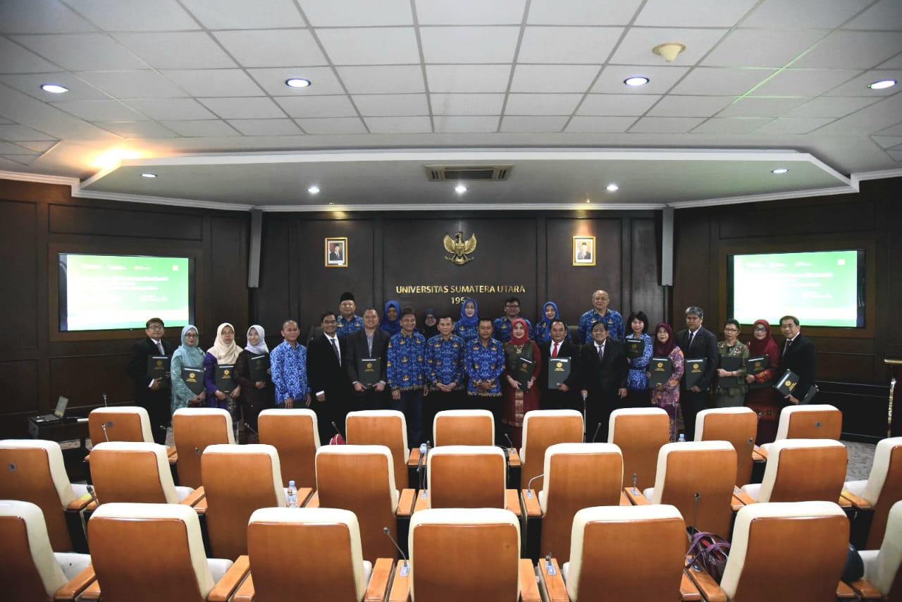 USU hands over academic position decrees for professors to 17 lecturers